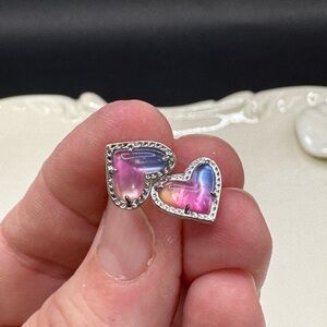 KENDRA SCOTT
Ari Rhodium Plated & Mother Of Pearl Heart Stud Earring